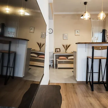 דירה Luxury Centre With Balcony