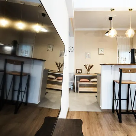 Luxury Centre With Balcony דירה *